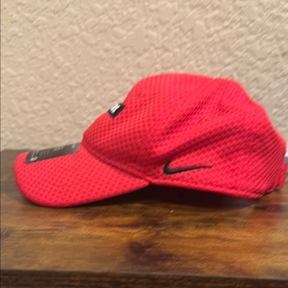 Infant Nike Red Mesh Cap - Picture 3 of 4